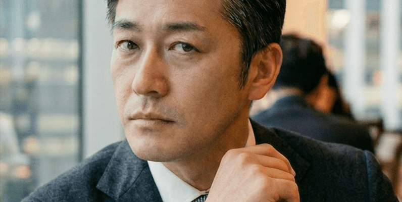 疲れ顔の男性イメージ