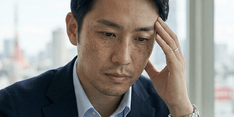 第一印象に悩む男性イメージ